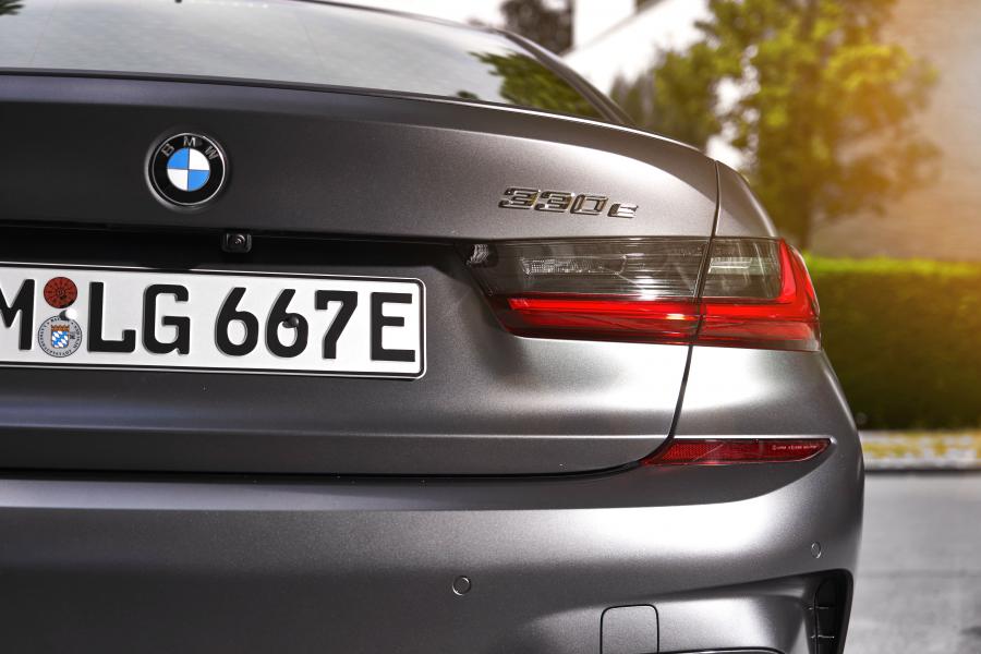 Детали экстерьера BMW 330e M Sport (G20) 2019 года  (WW) (фото 34 из 40)